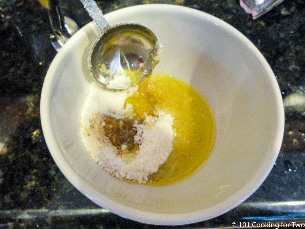 mixing topping of breadcrumbs and cheese in bowl.