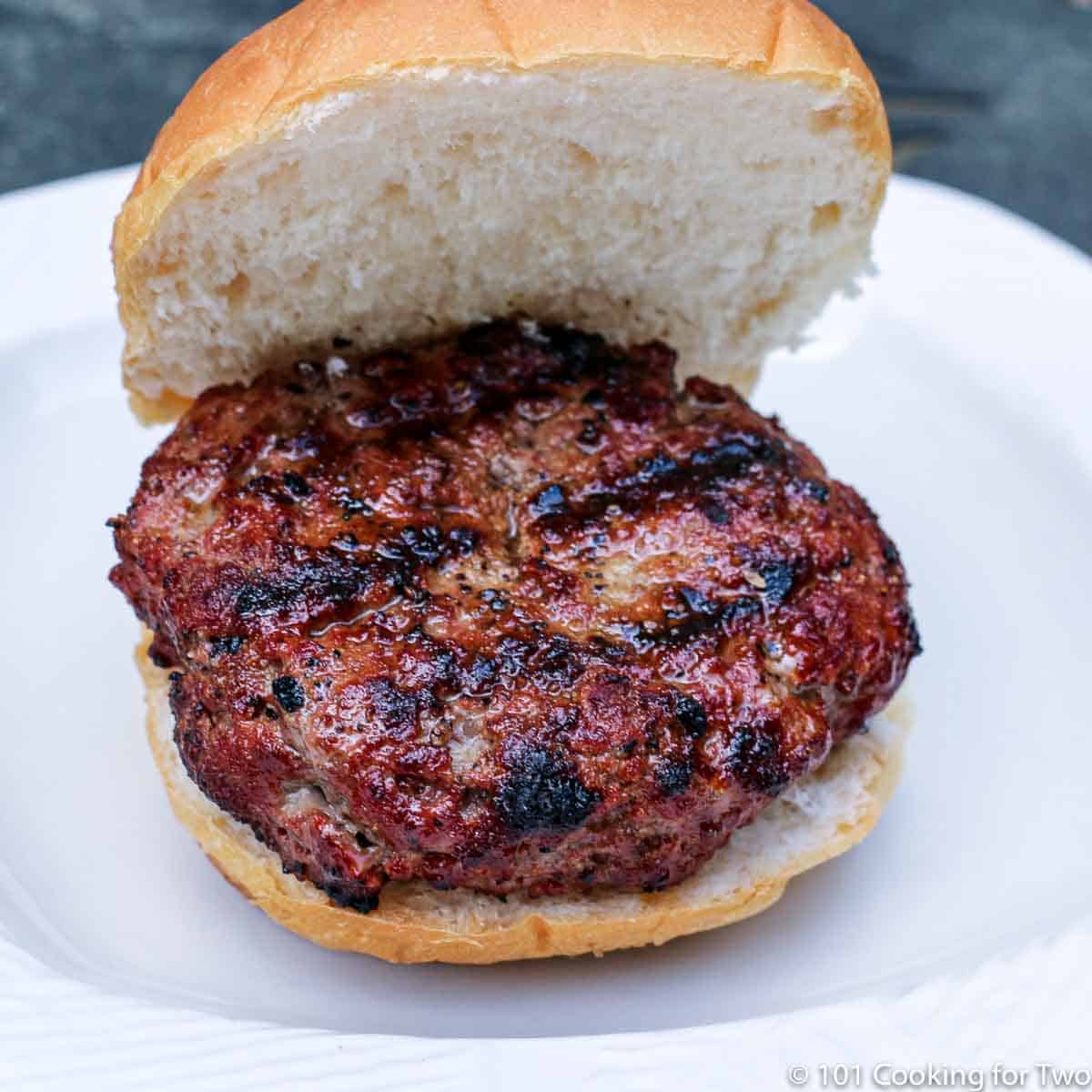 vaardigheid leef ermee voorzetsel How to Grill Hamburgers on a Gas Grill - 101 Cooking For Two