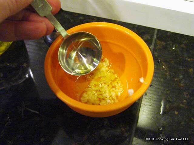 mix garlic with oil