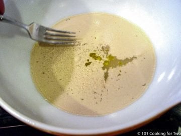 disolving yeast in water