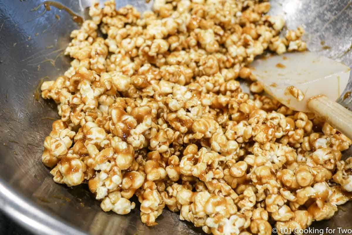 https://www.101cookingfortwo.com/wp-content/uploads/2020/06/mixing-coating-into-popcorn-with-spatula.jpg