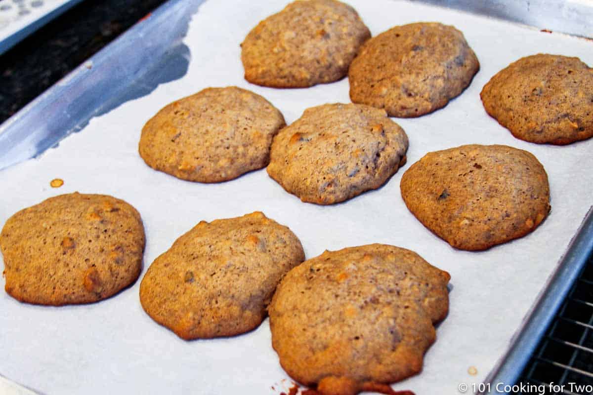 baked cookies on a baking tray.