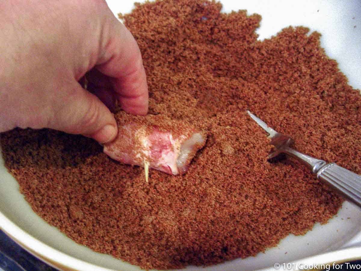 coating bacon wrapped chicken with spices