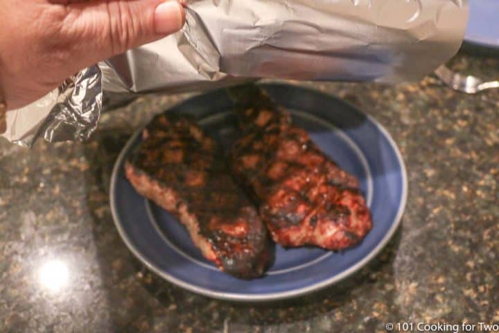 tenting cooked strip steaks with foil