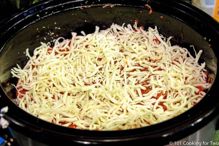 topo com mais queijo antes de cozinhar