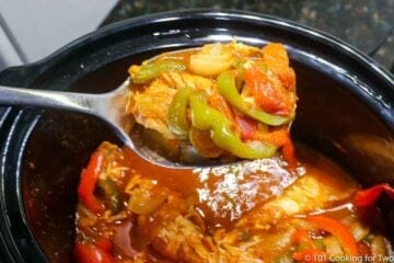 spoonful of cooked chicken fajitas over the crock pot