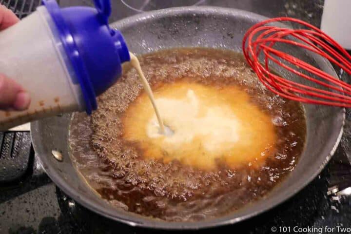 adding flour to boiling liquid to make gravy