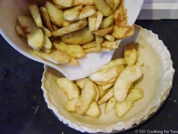 adding seasoned apple to the pie crust