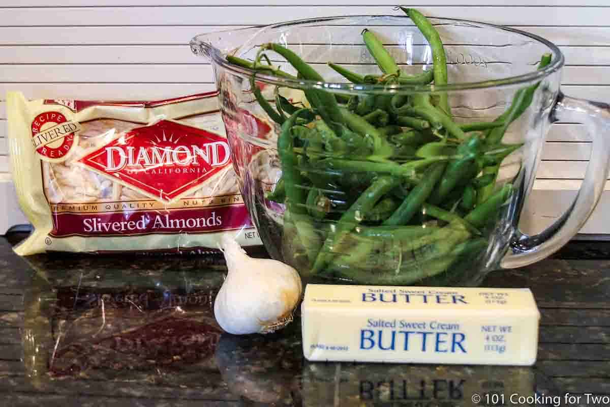 fresh grean beans with almonds and butter.