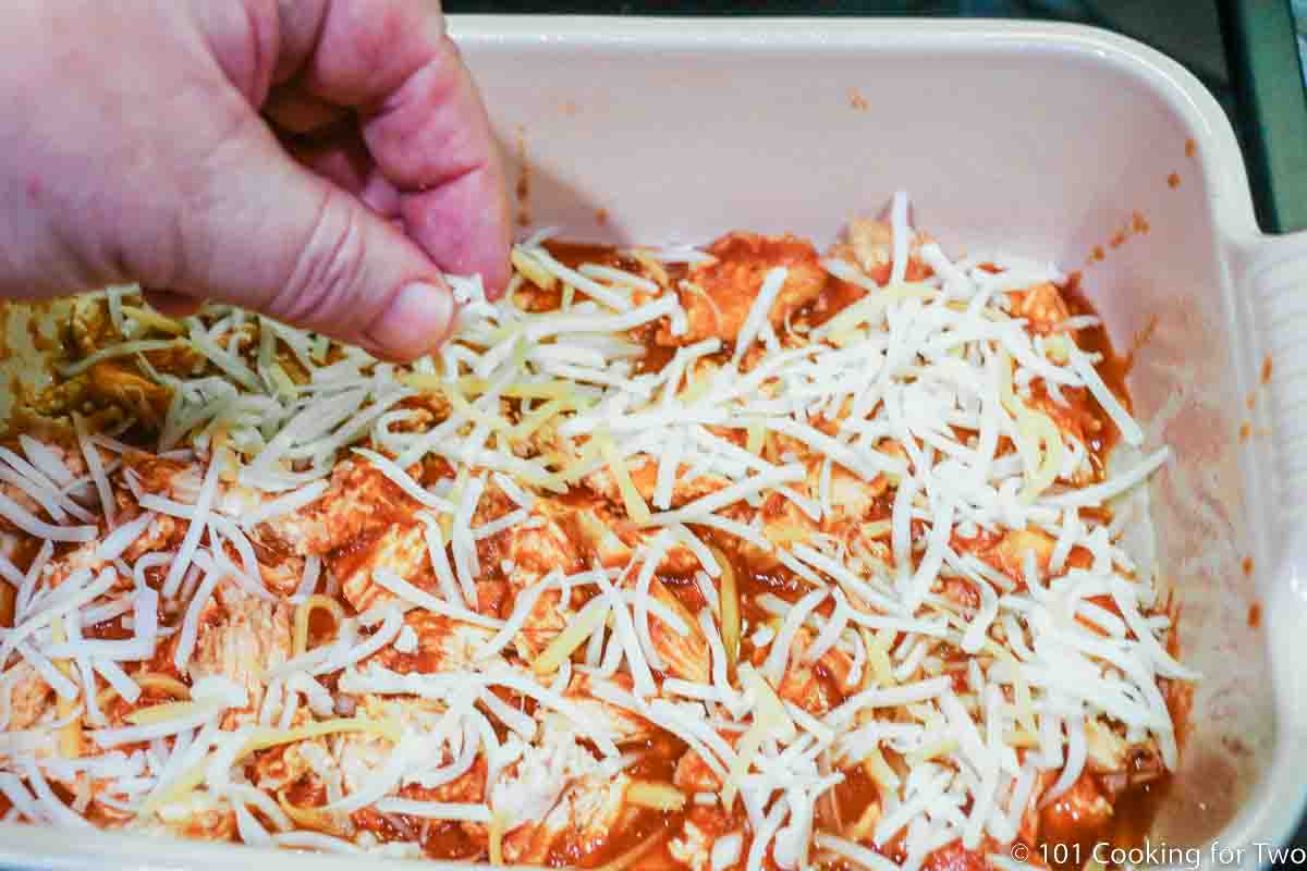 adding shredded cheese on the layer.