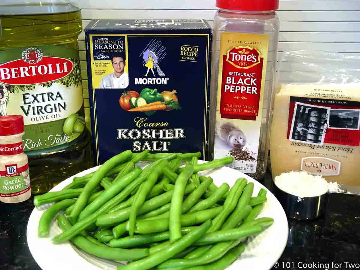 fresh green beans with seasonings