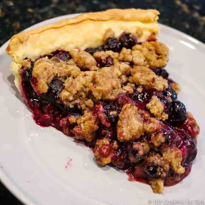 Blueberry Crumb Pie?Quick, Easy, and Delicious Pie