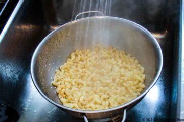 rinsing cooked pasta under running water-2