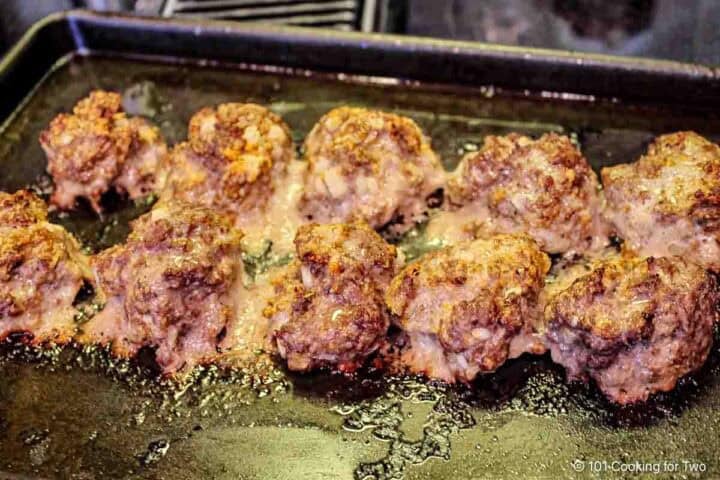 Baked meatballs on the tray.
