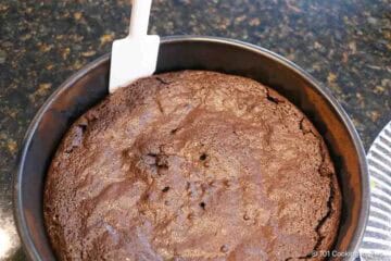 Loosen the edge with a spatula.